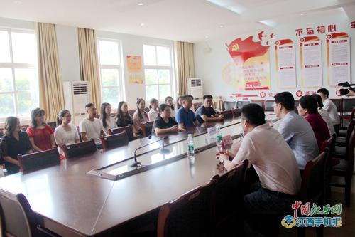 德安县委副书记 县长周三连到第三小学走访慰问教师 组图