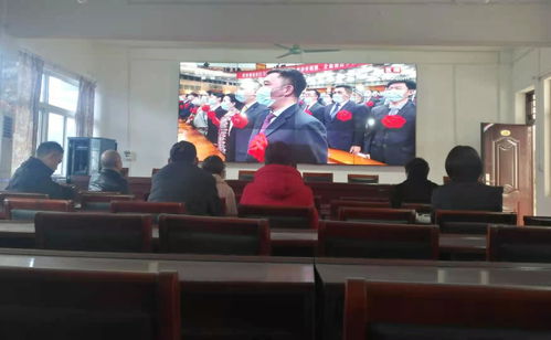 镇平县委老干部局组织收看全国脱贫攻坚总结表彰大会